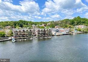 1533 COLONIAL DR #303, WOODBRIDGE, Virginia 22192, 2 Bedrooms Bedrooms, ,1 BathroomBathrooms,Residential,For sale,1533 COLONIAL DR #303,VAPW2100830 MLS # VAPW2100830