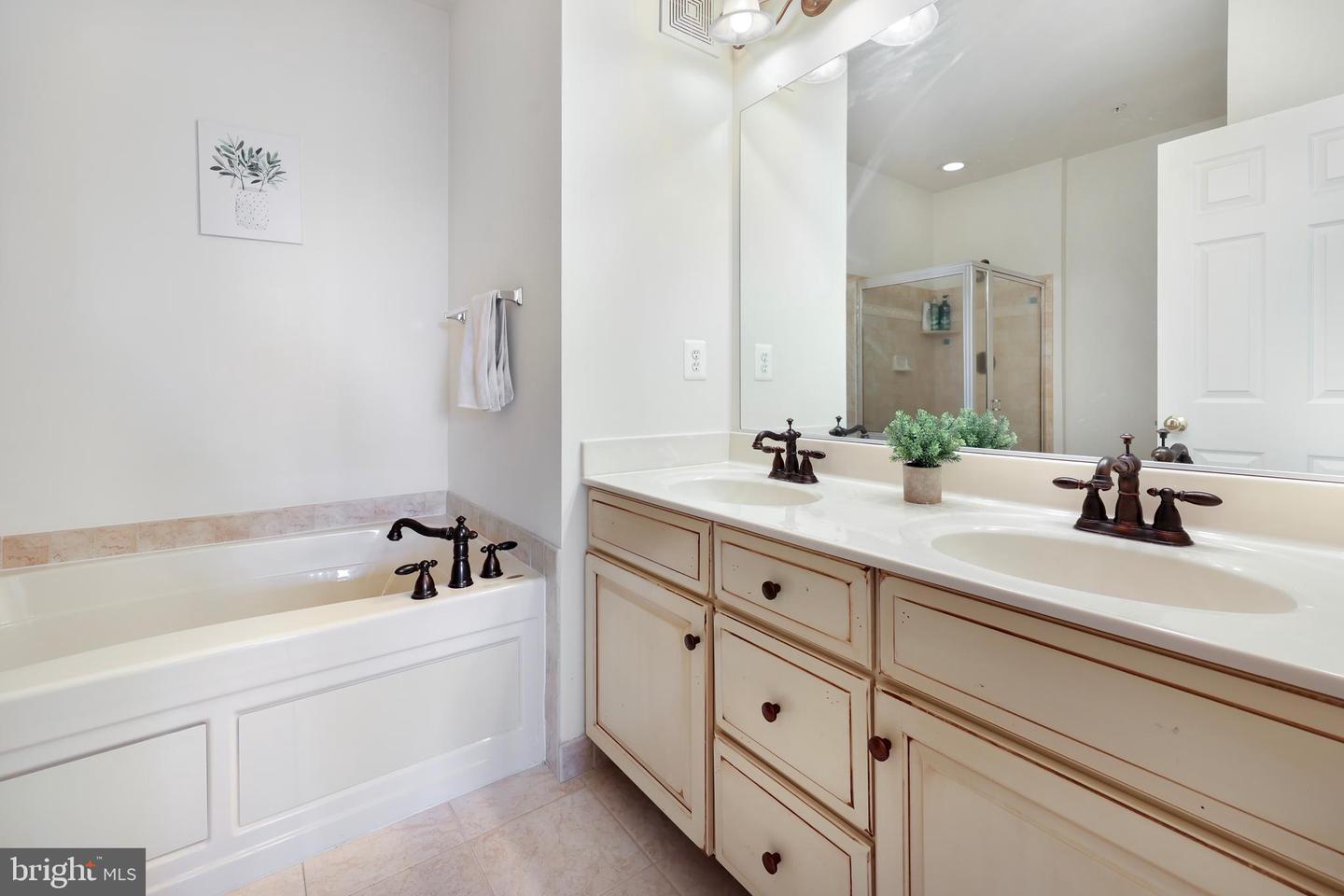 43890 HICKORY CORNER TER #103, ASHBURN, Virginia 20147, 2 Bedrooms Bedrooms, ,2 BathroomsBathrooms,Residential,For sale,43890 HICKORY CORNER TER #103,VALO2104148 MLS # VALO2104148