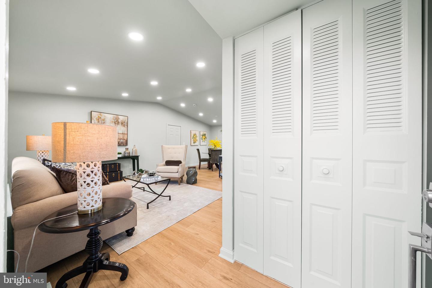 4426 CUB RUN RD, CHANTILLY, Virginia 20151, 3 Bedrooms Bedrooms, ,3 BathroomsBathrooms,Residential,For sale,4426 CUB RUN RD,VAFX2260090 MLS # VAFX2260090