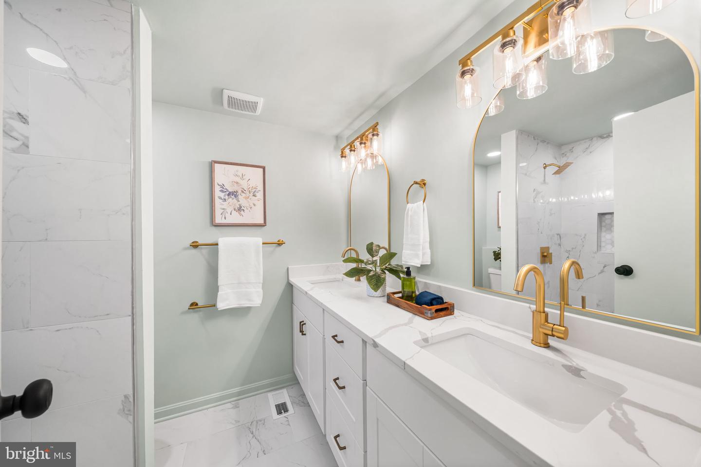 4426 CUB RUN RD, CHANTILLY, Virginia 20151, 3 Bedrooms Bedrooms, ,3 BathroomsBathrooms,Residential,For sale,4426 CUB RUN RD,VAFX2260090 MLS # VAFX2260090
