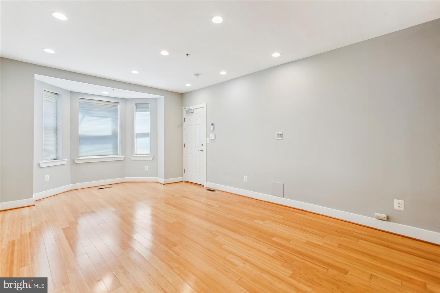 3404 13TH ST NW #102, WASHINGTON, District Of Columbia 20010, 2 Bedrooms Bedrooms, ,2 BathroomsBathrooms,Residential,For sale,3404 13TH ST NW #102,DCDC2214380 MLS # DCDC2214380