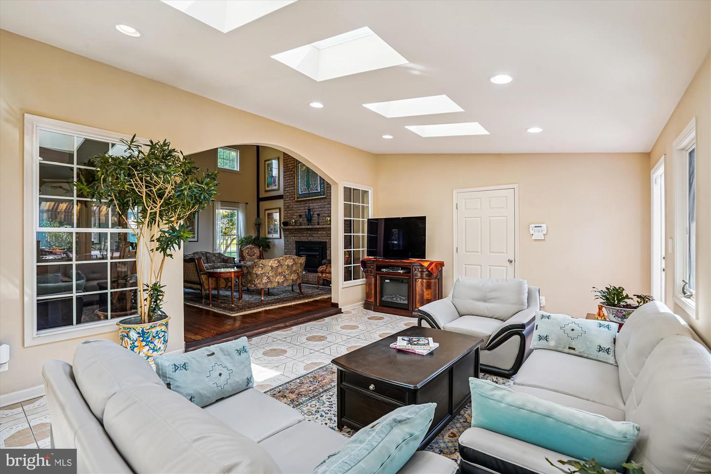 9424 BRIAN JAC LN, GREAT FALLS, Virginia 22066, 4 Bedrooms Bedrooms, ,3 BathroomsBathrooms,Residential,For sale,9424 BRIAN JAC LN,VAFX2260196 MLS # VAFX2260196