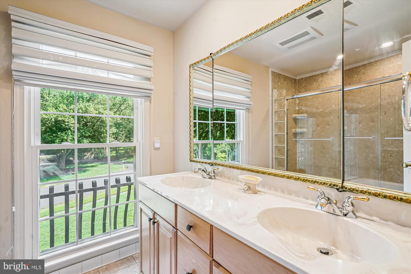 9424 BRIAN JAC LN, GREAT FALLS, Virginia 22066, 4 Bedrooms Bedrooms, ,3 BathroomsBathrooms,Residential,For sale,9424 BRIAN JAC LN,VAFX2260196 MLS # VAFX2260196