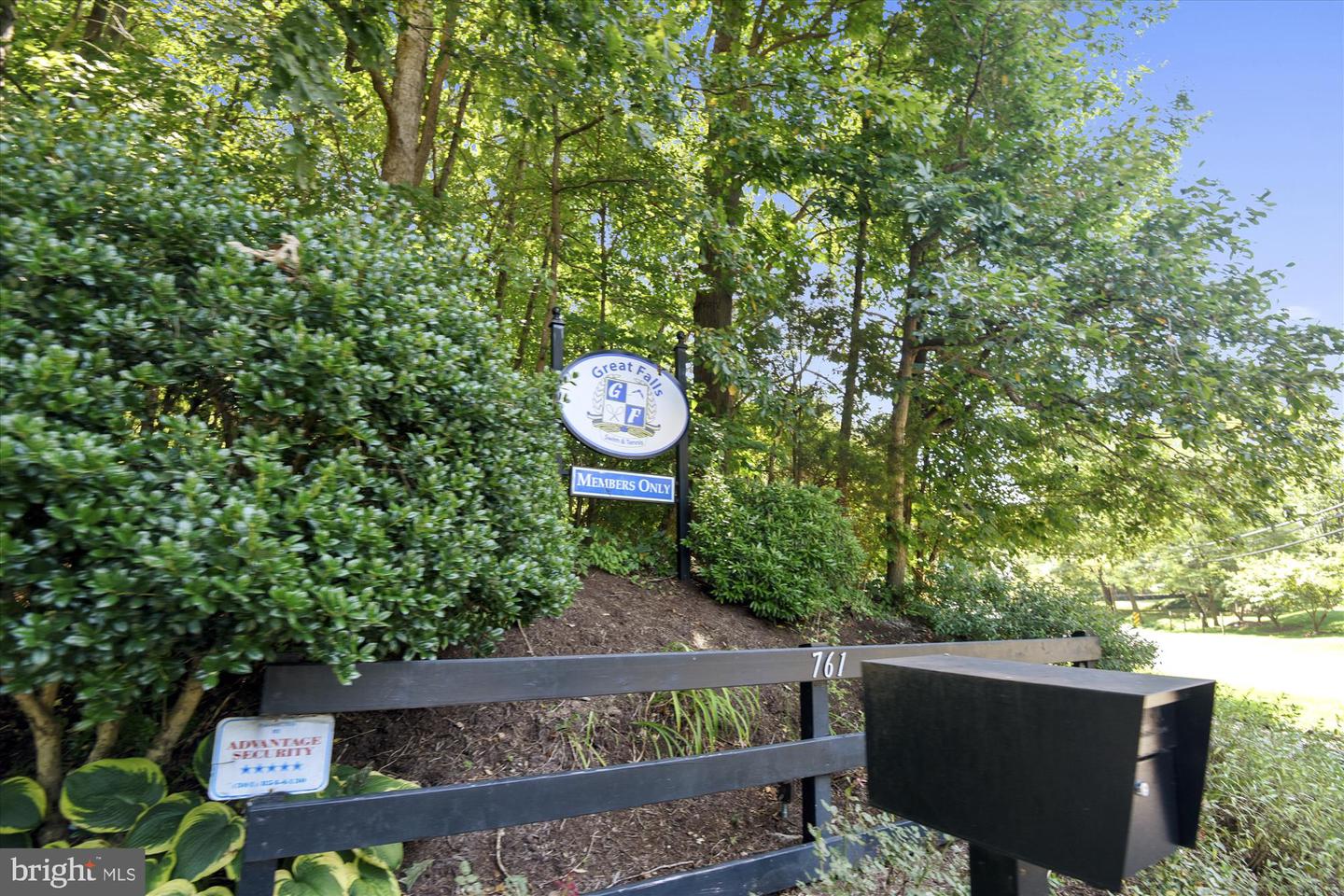 9424 BRIAN JAC LN, GREAT FALLS, Virginia 22066, 4 Bedrooms Bedrooms, ,3 BathroomsBathrooms,Residential,For sale,9424 BRIAN JAC LN,VAFX2260196 MLS # VAFX2260196