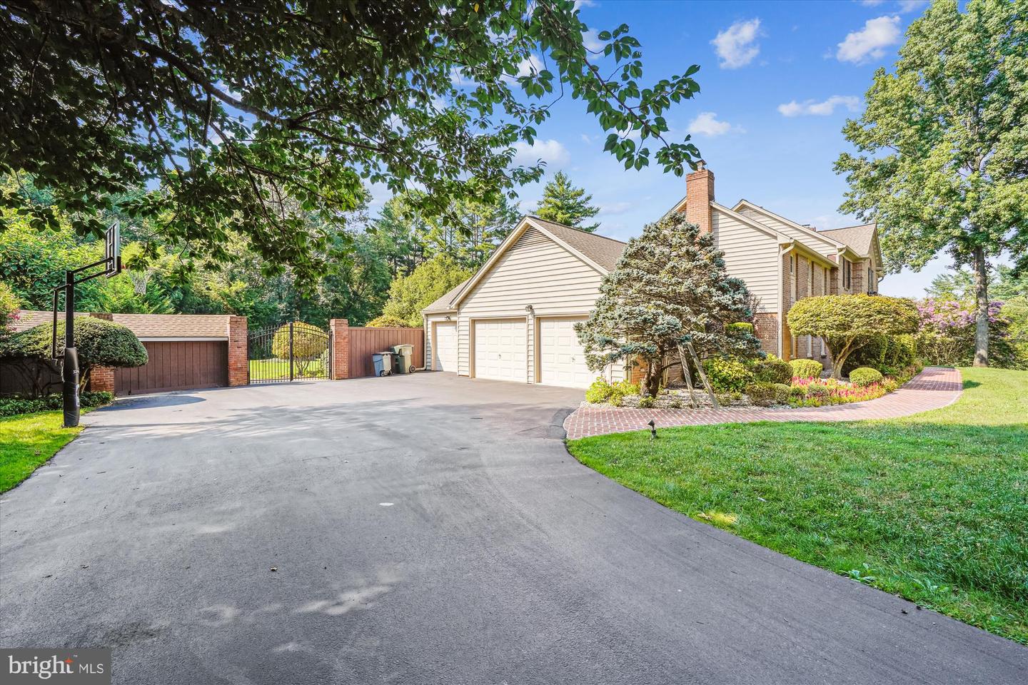 9424 BRIAN JAC LN, GREAT FALLS, Virginia 22066, 4 Bedrooms Bedrooms, ,3 BathroomsBathrooms,Residential,For sale,9424 BRIAN JAC LN,VAFX2260196 MLS # VAFX2260196