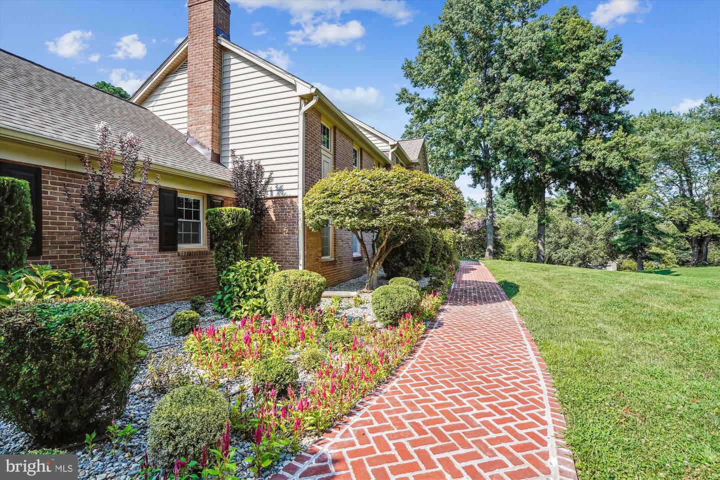 9424 BRIAN JAC LN, GREAT FALLS, Virginia 22066, 4 Bedrooms Bedrooms, ,3 BathroomsBathrooms,Residential,For sale,9424 BRIAN JAC LN,VAFX2260196 MLS # VAFX2260196