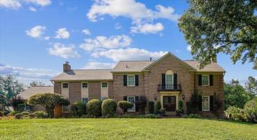 9424 BRIAN JAC LN, GREAT FALLS, Virginia 22066, 4 Bedrooms Bedrooms, ,3 BathroomsBathrooms,Residential,For sale,9424 BRIAN JAC LN,VAFX2260196 MLS # VAFX2260196