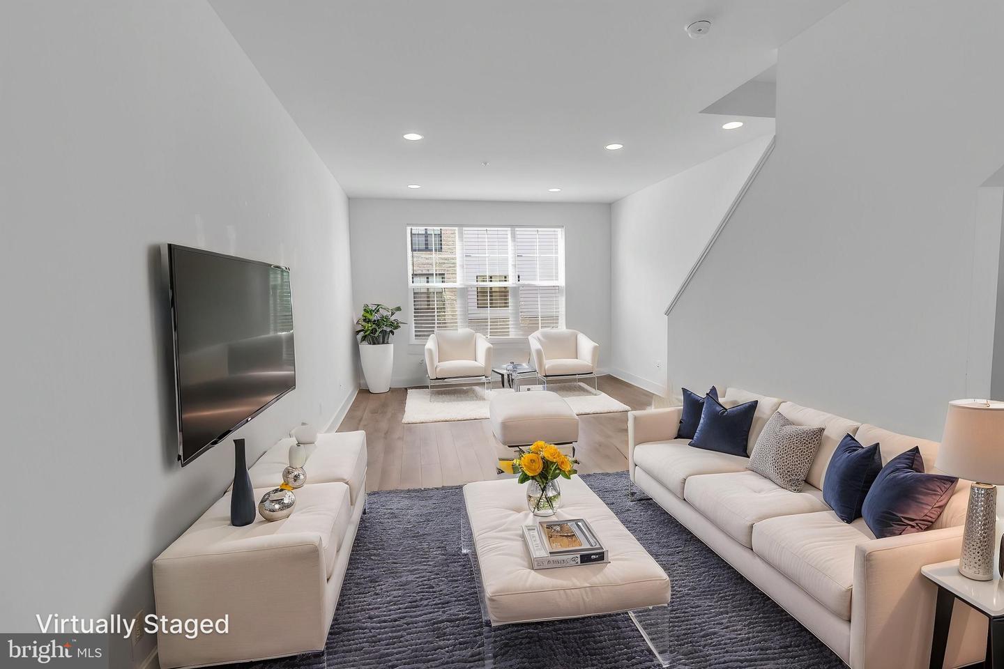 7354 BLADE DR, FALLS CHURCH, Virginia 22042, 2 Bedrooms Bedrooms, ,2 BathroomsBathrooms,Residential,For sale,7354 BLADE DR,VAFX2260296 MLS # VAFX2260296