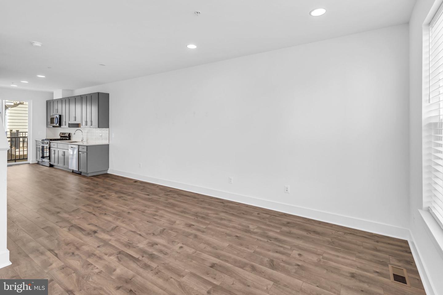 7354 BLADE DR, FALLS CHURCH, Virginia 22042, 2 Bedrooms Bedrooms, ,2 BathroomsBathrooms,Residential,For sale,7354 BLADE DR,VAFX2260296 MLS # VAFX2260296