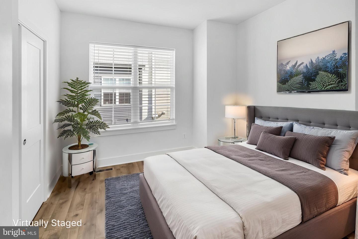 7354 BLADE DR, FALLS CHURCH, Virginia 22042, 2 Bedrooms Bedrooms, ,2 BathroomsBathrooms,Residential,For sale,7354 BLADE DR,VAFX2260296 MLS # VAFX2260296