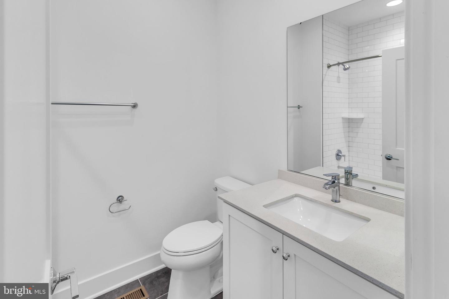 7354 BLADE DR, FALLS CHURCH, Virginia 22042, 2 Bedrooms Bedrooms, ,2 BathroomsBathrooms,Residential,For sale,7354 BLADE DR,VAFX2260296 MLS # VAFX2260296
