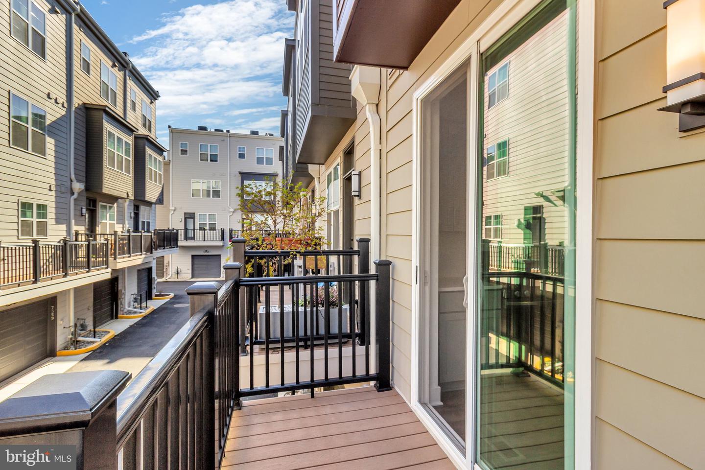 7354 BLADE DR, FALLS CHURCH, Virginia 22042, 2 Bedrooms Bedrooms, ,2 BathroomsBathrooms,Residential,For sale,7354 BLADE DR,VAFX2260296 MLS # VAFX2260296
