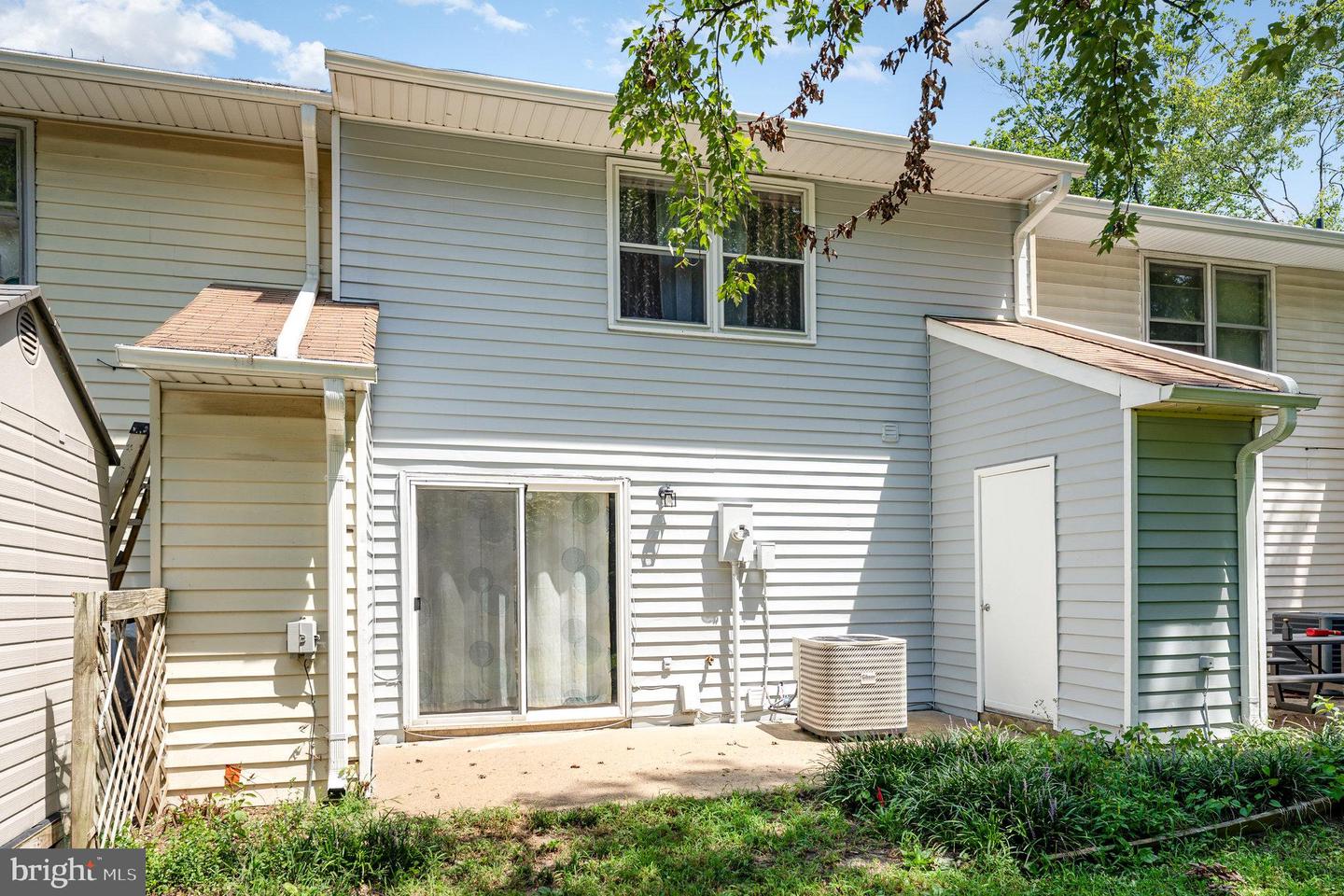 404 POOL DR, SPOTSYLVANIA, Virginia 22551, 3 Bedrooms Bedrooms, 8 Rooms Rooms,1 BathroomBathrooms,Residential,For sale,404 POOL DR,VASP2035410 MLS # VASP2035410