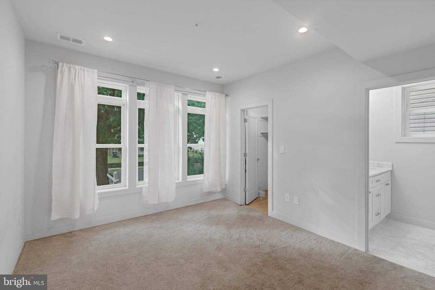 4613 MINNESOTA AVE NE #2, WASHINGTON, District Of Columbia 20019, 2 Bedrooms Bedrooms, ,2 BathroomsBathrooms,Residential,For sale,4613 MINNESOTA AVE NE #2,DCDC2214790 MLS # DCDC2214790