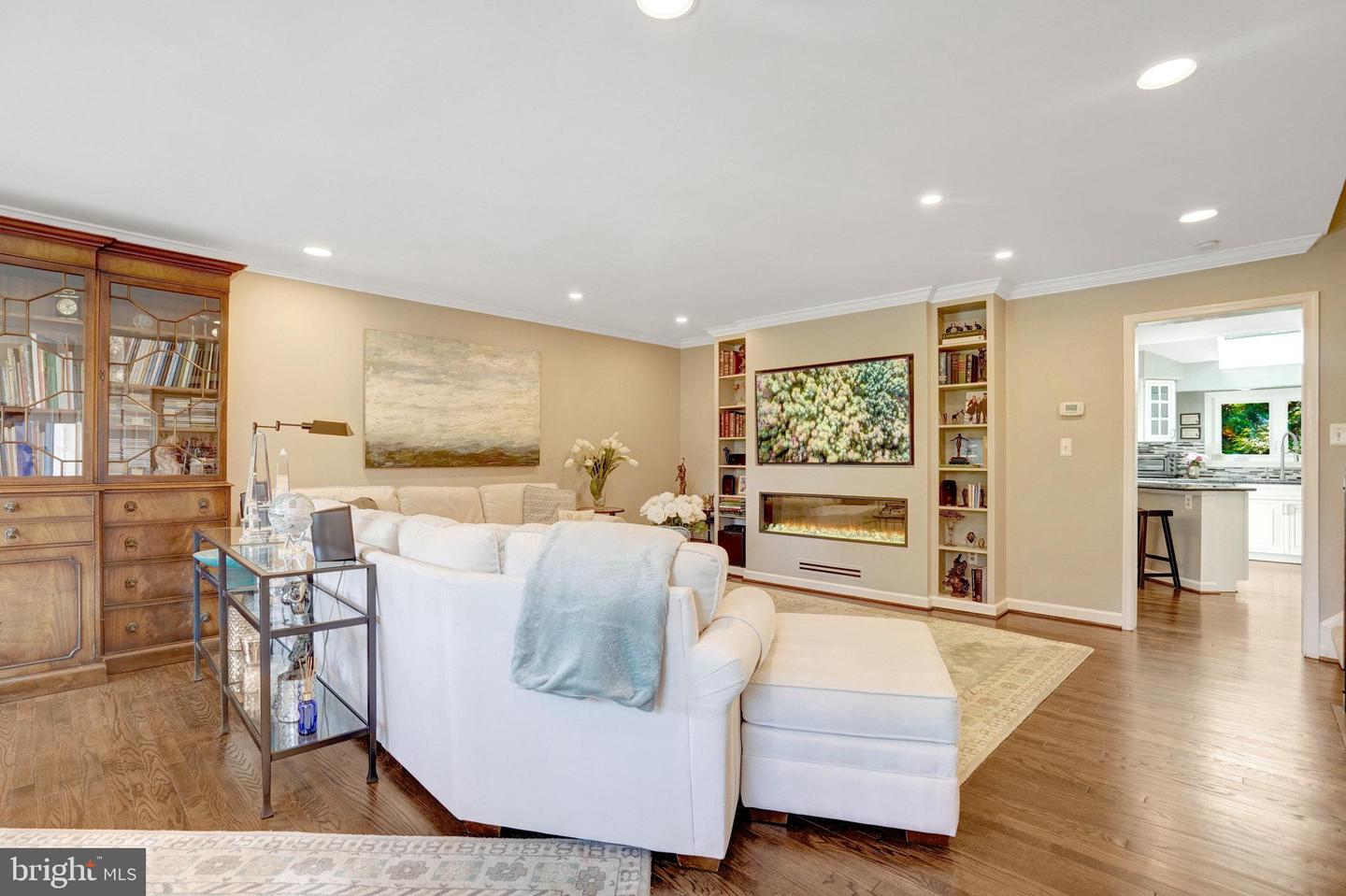 6840 MCLEAN PROVINCE CIR, FALLS CHURCH, Virginia 22043, 3 Bedrooms Bedrooms, 9 Rooms Rooms,2 BathroomsBathrooms,Residential,For sale,6840 MCLEAN PROVINCE CIR,VAFX2260798 MLS # VAFX2260798