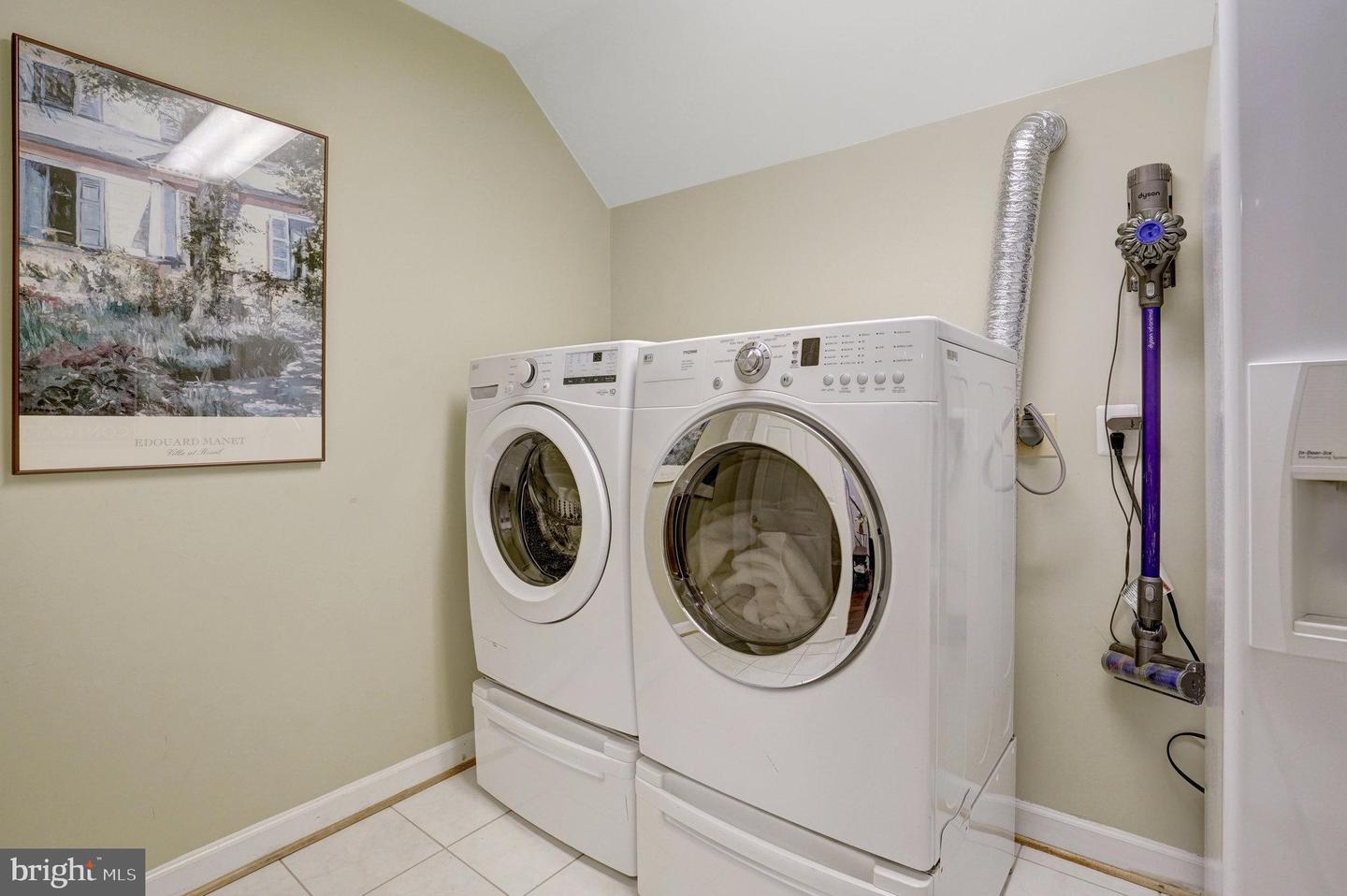 6840 MCLEAN PROVINCE CIR, FALLS CHURCH, Virginia 22043, 3 Bedrooms Bedrooms, 9 Rooms Rooms,2 BathroomsBathrooms,Residential,For sale,6840 MCLEAN PROVINCE CIR,VAFX2260798 MLS # VAFX2260798