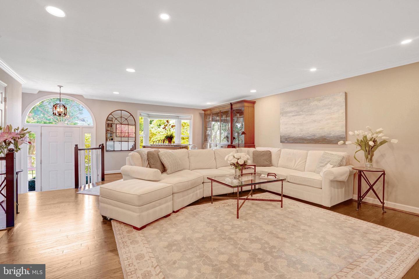 6840 MCLEAN PROVINCE CIR, FALLS CHURCH, Virginia 22043, 3 Bedrooms Bedrooms, 9 Rooms Rooms,2 BathroomsBathrooms,Residential,For sale,6840 MCLEAN PROVINCE CIR,VAFX2260798 MLS # VAFX2260798