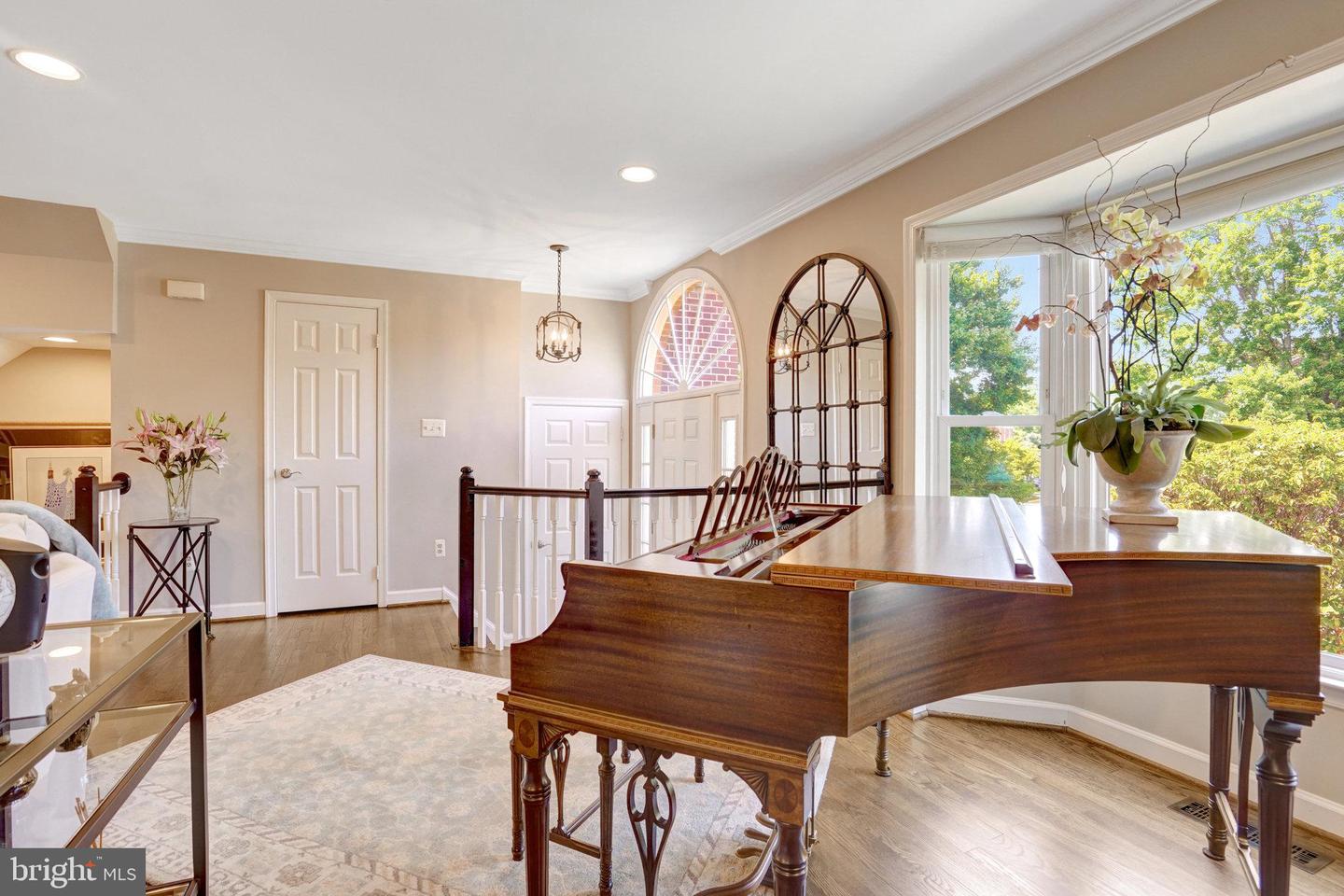 6840 MCLEAN PROVINCE CIR, FALLS CHURCH, Virginia 22043, 3 Bedrooms Bedrooms, 9 Rooms Rooms,2 BathroomsBathrooms,Residential,For sale,6840 MCLEAN PROVINCE CIR,VAFX2260798 MLS # VAFX2260798