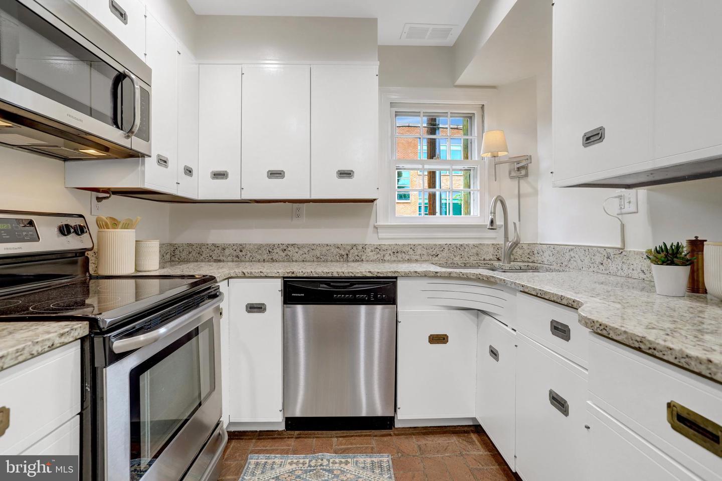 516 GIBBON ST, ALEXANDRIA, Virginia 22314, 3 Bedrooms Bedrooms, ,2 BathroomsBathrooms,Residential,For sale,516 GIBBON ST,VAAX2048528 MLS # VAAX2048528