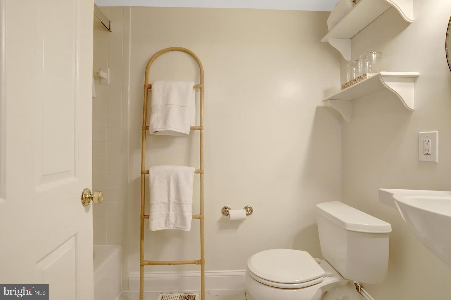 516 GIBBON ST, ALEXANDRIA, Virginia 22314, 3 Bedrooms Bedrooms, ,2 BathroomsBathrooms,Residential,For sale,516 GIBBON ST,VAAX2048528 MLS # VAAX2048528