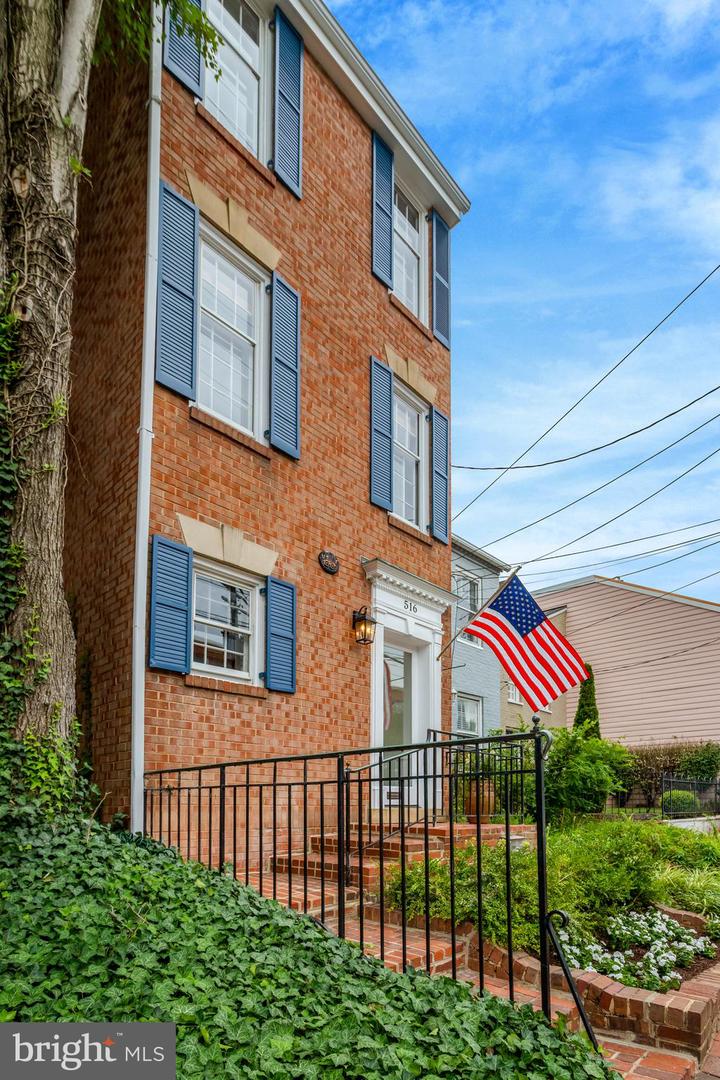 516 GIBBON ST, ALEXANDRIA, Virginia 22314, 3 Bedrooms Bedrooms, ,2 BathroomsBathrooms,Residential,For sale,516 GIBBON ST,VAAX2048528 MLS # VAAX2048528