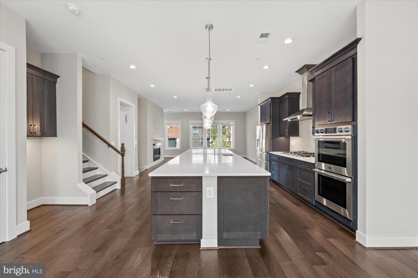 129 MARKET SQ NW #2, VIENNA, Virginia 22180, 4 Bedrooms Bedrooms, 9 Rooms Rooms,3 BathroomsBathrooms,Residential,For sale,129 MARKET SQ NW #2,VAFX2261050 MLS # VAFX2261050