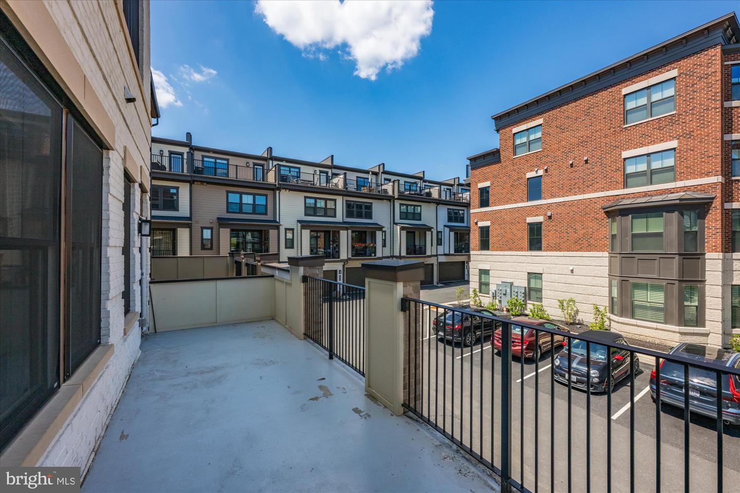 129 MARKET SQ NW #2, VIENNA, Virginia 22180, 4 Bedrooms Bedrooms, 9 Rooms Rooms,3 BathroomsBathrooms,Residential,For sale,129 MARKET SQ NW #2,VAFX2261050 MLS # VAFX2261050