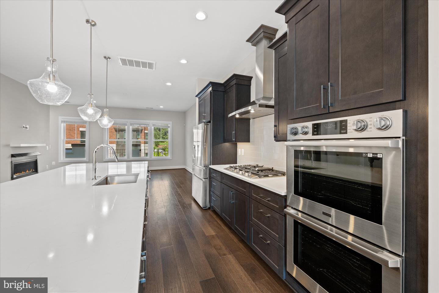 129 MARKET SQ NW #2, VIENNA, Virginia 22180, 4 Bedrooms Bedrooms, 9 Rooms Rooms,3 BathroomsBathrooms,Residential,For sale,129 MARKET SQ NW #2,VAFX2261050 MLS # VAFX2261050