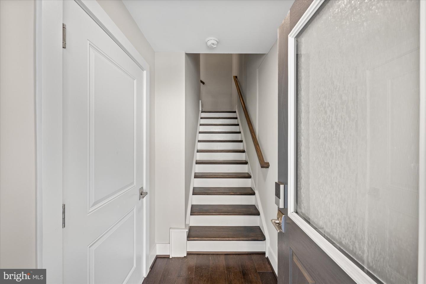 129 MARKET SQ NW #2, VIENNA, Virginia 22180, 4 Bedrooms Bedrooms, 9 Rooms Rooms,3 BathroomsBathrooms,Residential,For sale,129 MARKET SQ NW #2,VAFX2261050 MLS # VAFX2261050