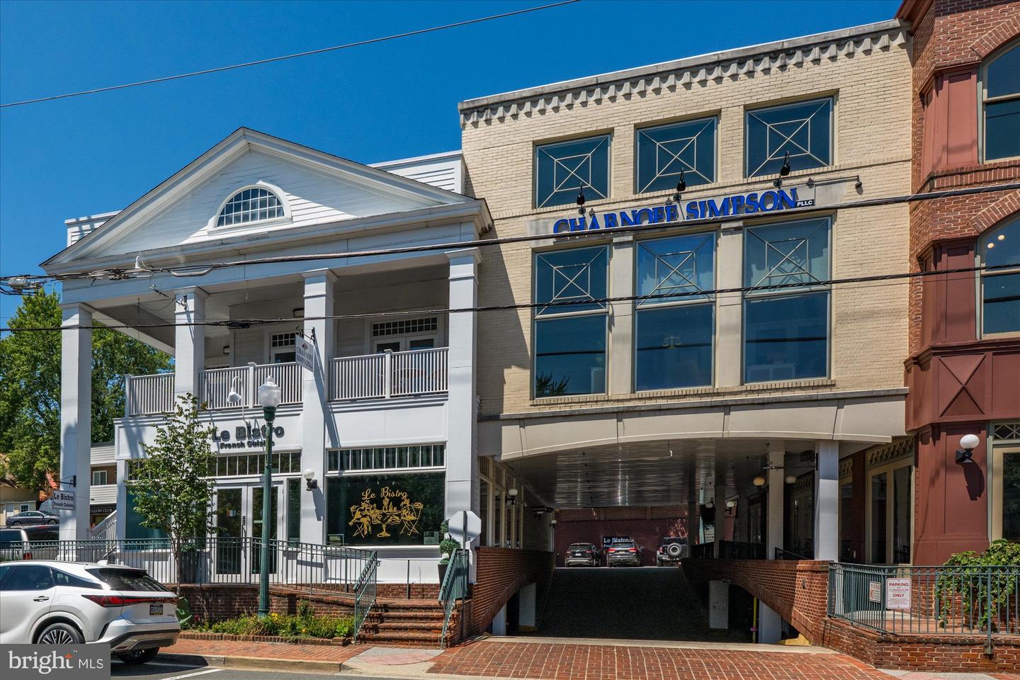 129 MARKET SQ NW #2, VIENNA, Virginia 22180, 4 Bedrooms Bedrooms, 9 Rooms Rooms,3 BathroomsBathrooms,Residential,For sale,129 MARKET SQ NW #2,VAFX2261050 MLS # VAFX2261050