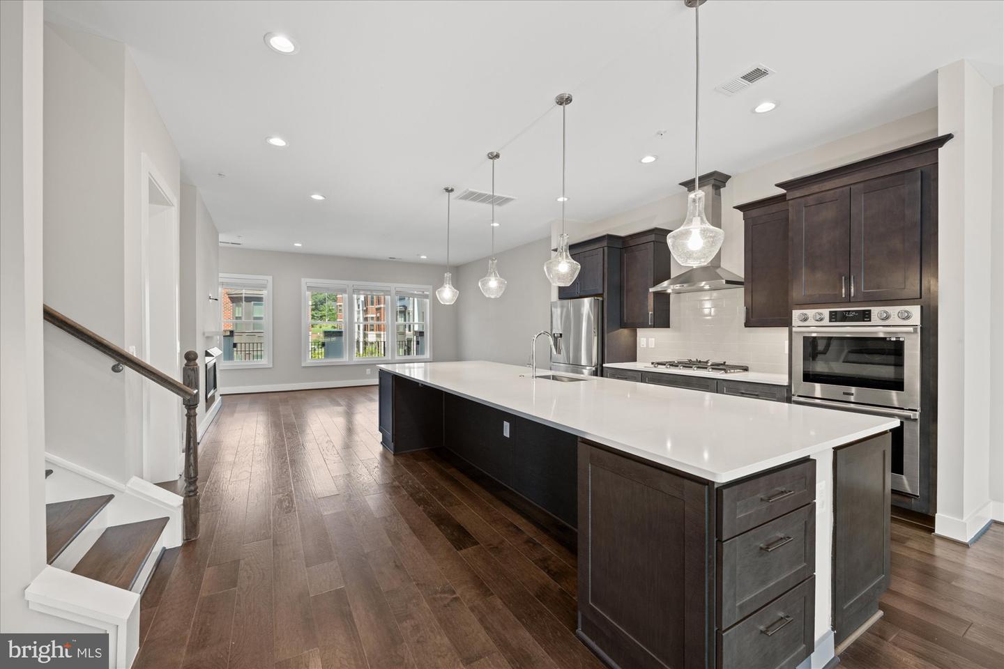 129 MARKET SQ NW #2, VIENNA, Virginia 22180, 4 Bedrooms Bedrooms, 9 Rooms Rooms,3 BathroomsBathrooms,Residential,For sale,129 MARKET SQ NW #2,VAFX2261050 MLS # VAFX2261050