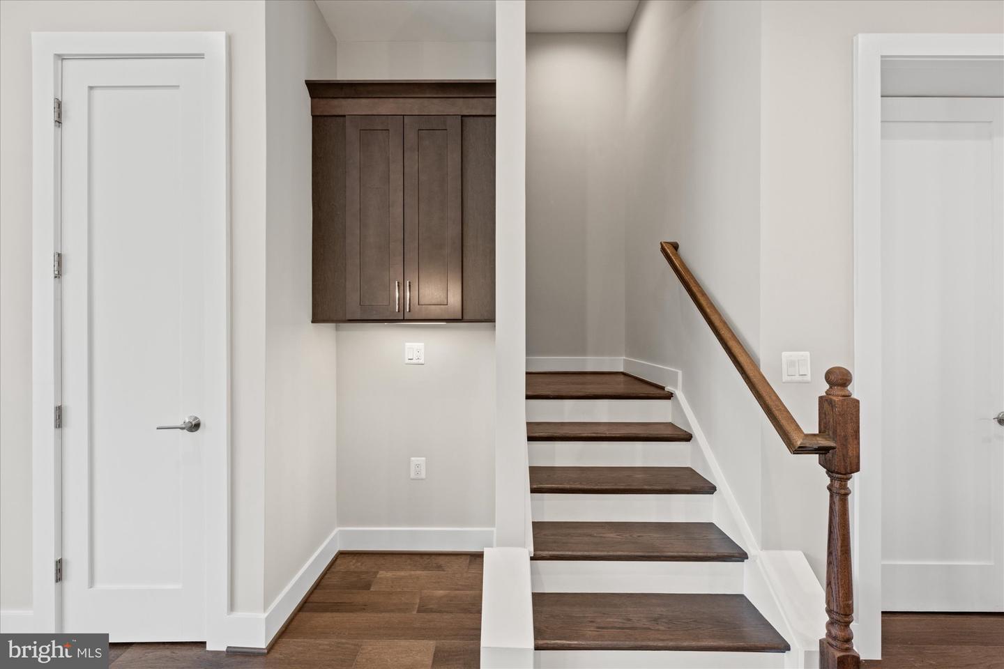 129 MARKET SQ NW #2, VIENNA, Virginia 22180, 4 Bedrooms Bedrooms, 9 Rooms Rooms,3 BathroomsBathrooms,Residential,For sale,129 MARKET SQ NW #2,VAFX2261050 MLS # VAFX2261050