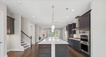 129 MARKET SQ NW #2, VIENNA, Virginia 22180, 4 Bedrooms Bedrooms, 9 Rooms Rooms,3 BathroomsBathrooms,Residential,For sale,129 MARKET SQ NW #2,VAFX2261050 MLS # VAFX2261050