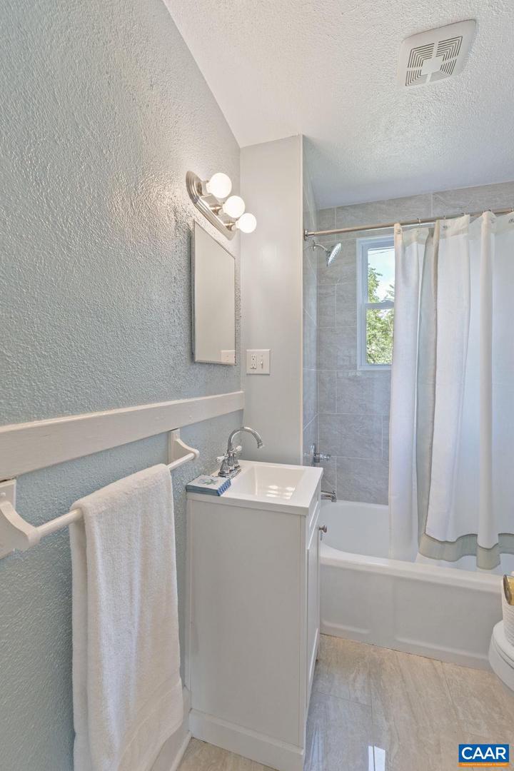 213 MEADE AVE, CHARLOTTESVILLE, Virginia 22902, 2 Bedrooms Bedrooms, ,1 BathroomBathrooms,Residential,For sale,213 MEADE AVE,667813 MLS # 667813