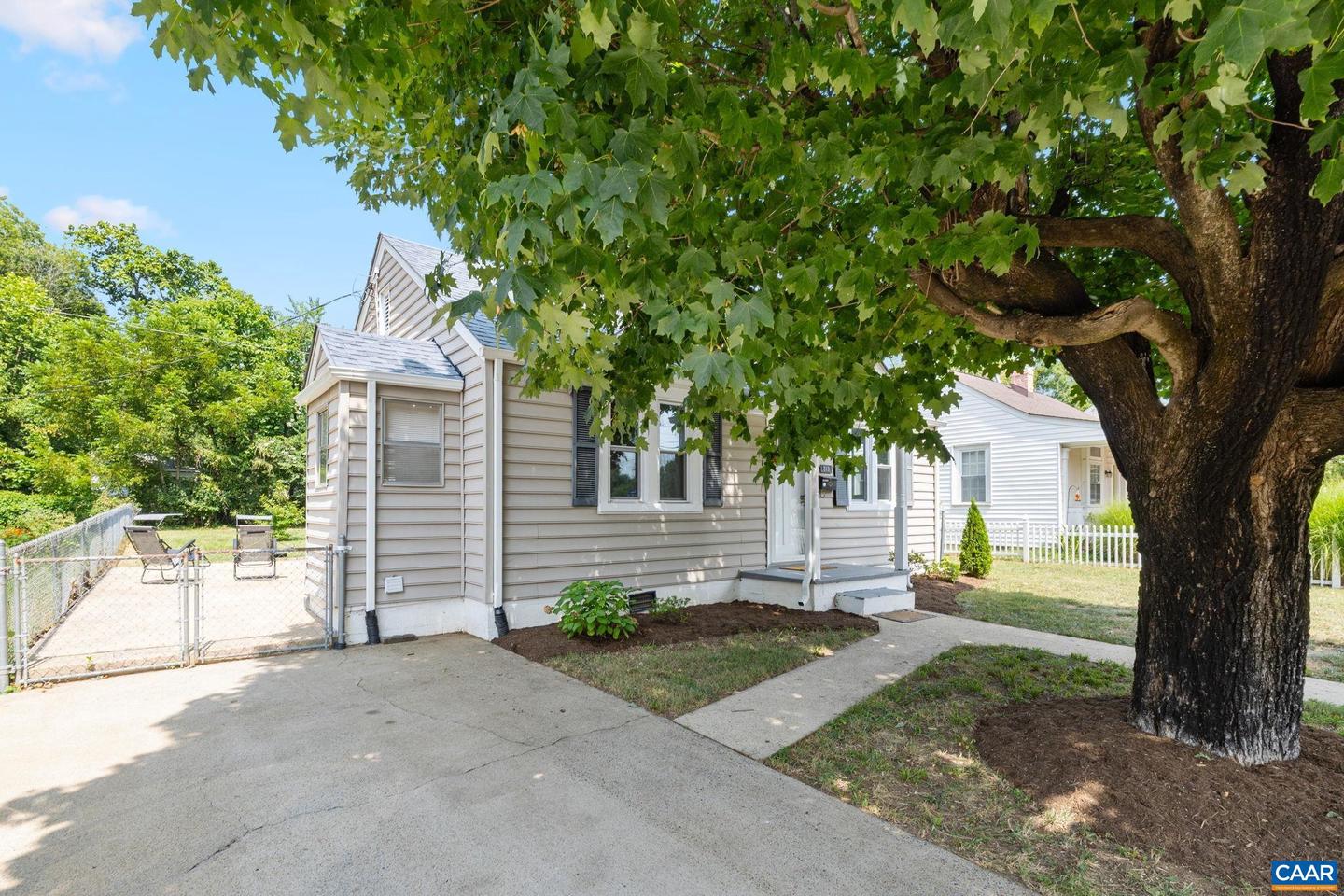 213 MEADE AVE, CHARLOTTESVILLE, Virginia 22902, 2 Bedrooms Bedrooms, ,1 BathroomBathrooms,Residential,For sale,213 MEADE AVE,667813 MLS # 667813