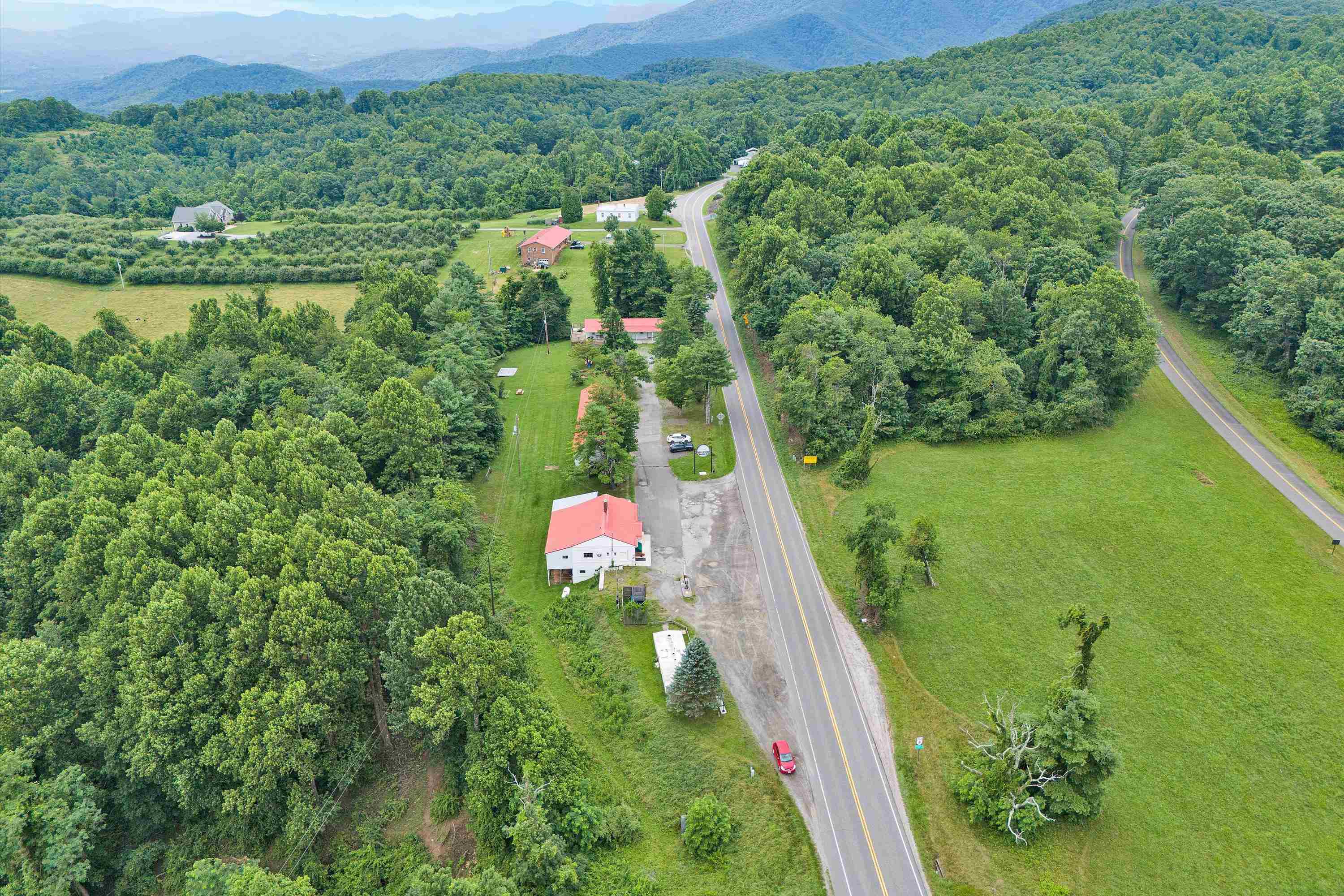 3351 PARKWAY LN, FLOYD, Virginia 24091, ,Commercial,3351 PARKWAY LN,667834 MLS # 667834