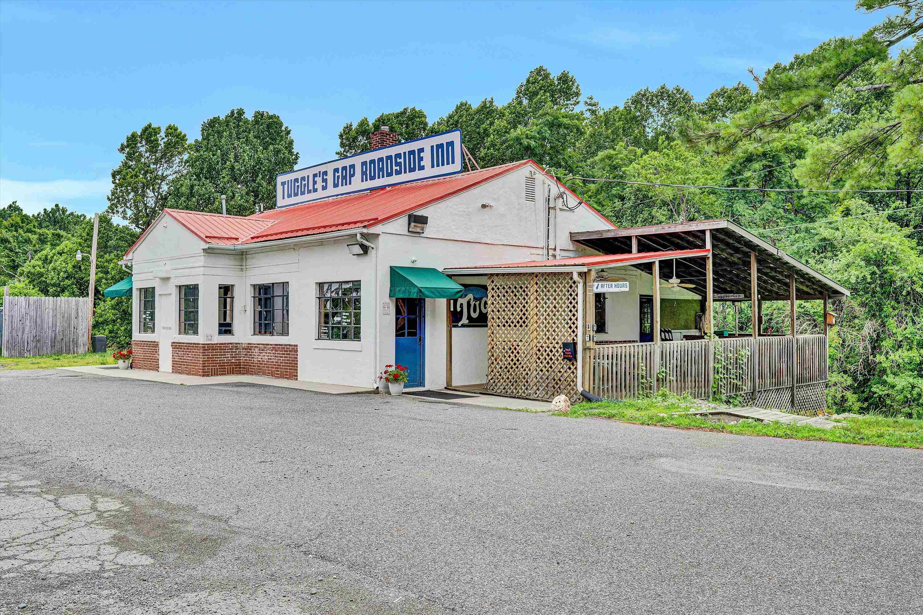 3351 PARKWAY LN, FLOYD, Virginia 24091, ,Commercial,3351 PARKWAY LN,667834 MLS # 667834