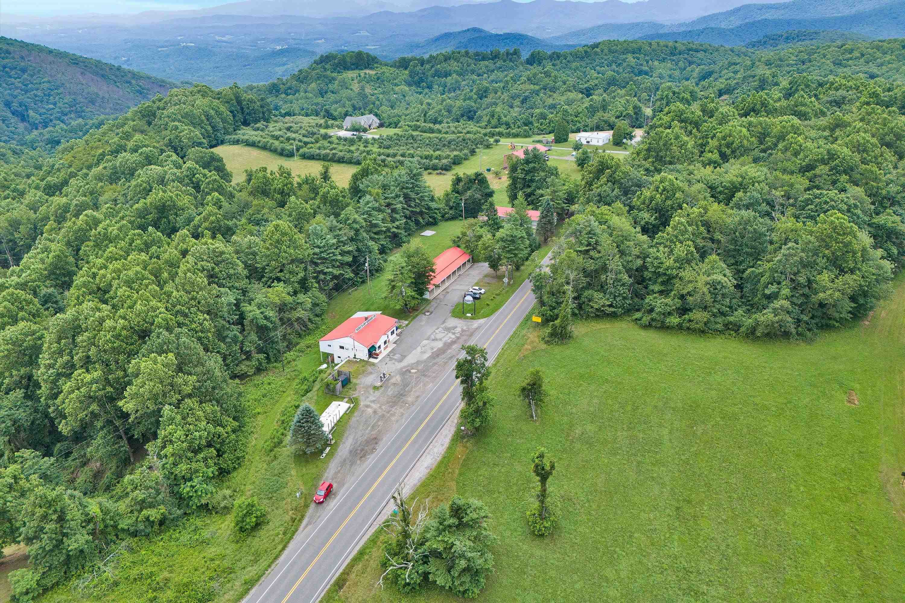 3351 PARKWAY LN, FLOYD, Virginia 24091, ,Commercial,3351 PARKWAY LN,667834 MLS # 667834