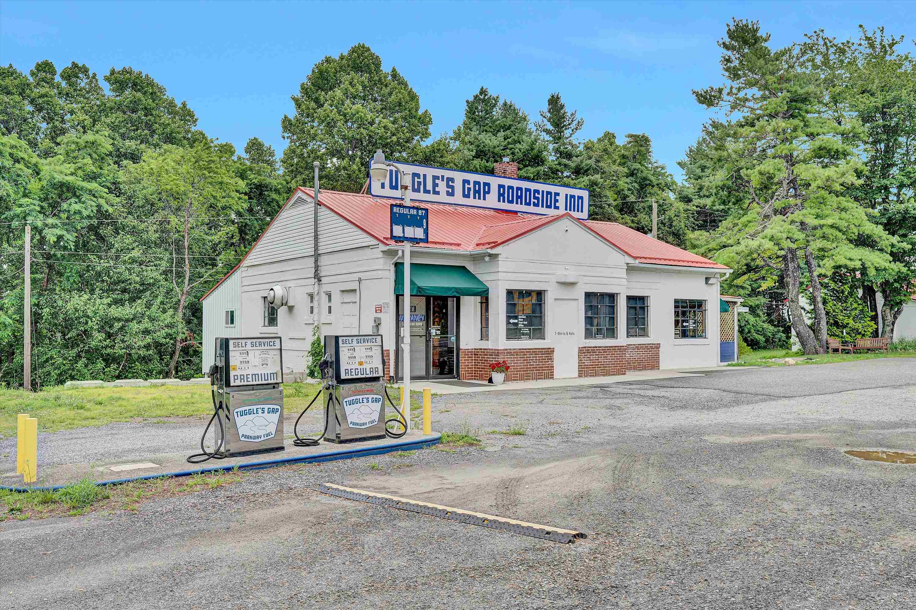 3351 PARKWAY LN, FLOYD, Virginia 24091, ,Commercial,3351 PARKWAY LN,667834 MLS # 667834