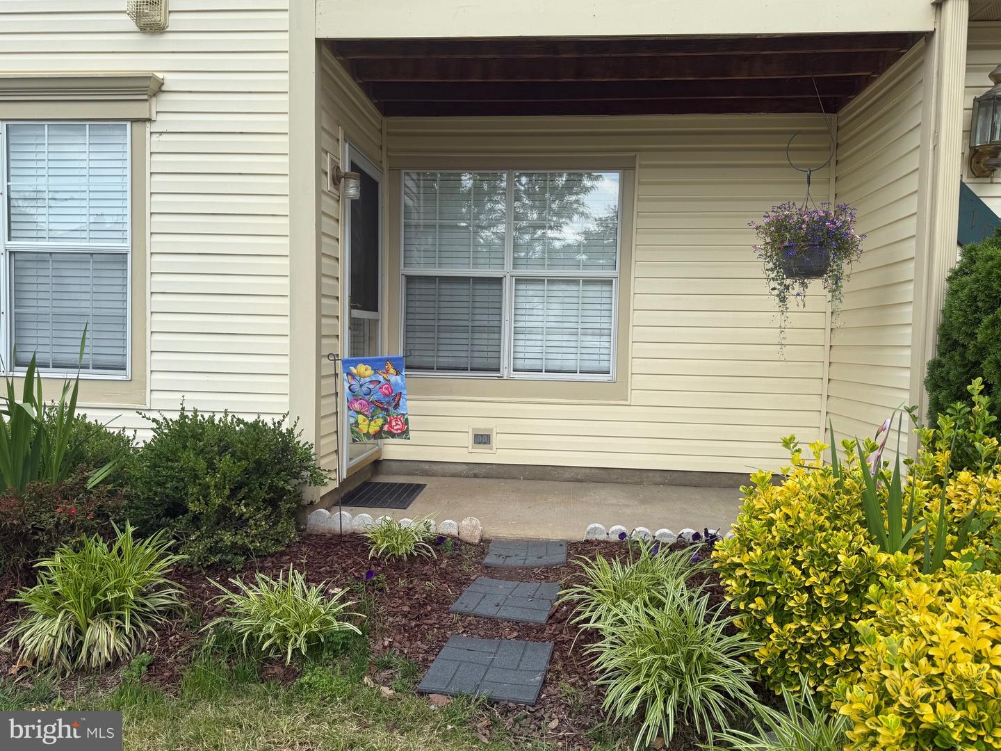 11002 KOMAN CIR #101, MANASSAS, Virginia 20109, 2 Bedrooms Bedrooms, ,2 BathroomsBathrooms,Residential,For sale,11002 KOMAN CIR #101,VAPW2095038 MLS # VAPW2095038