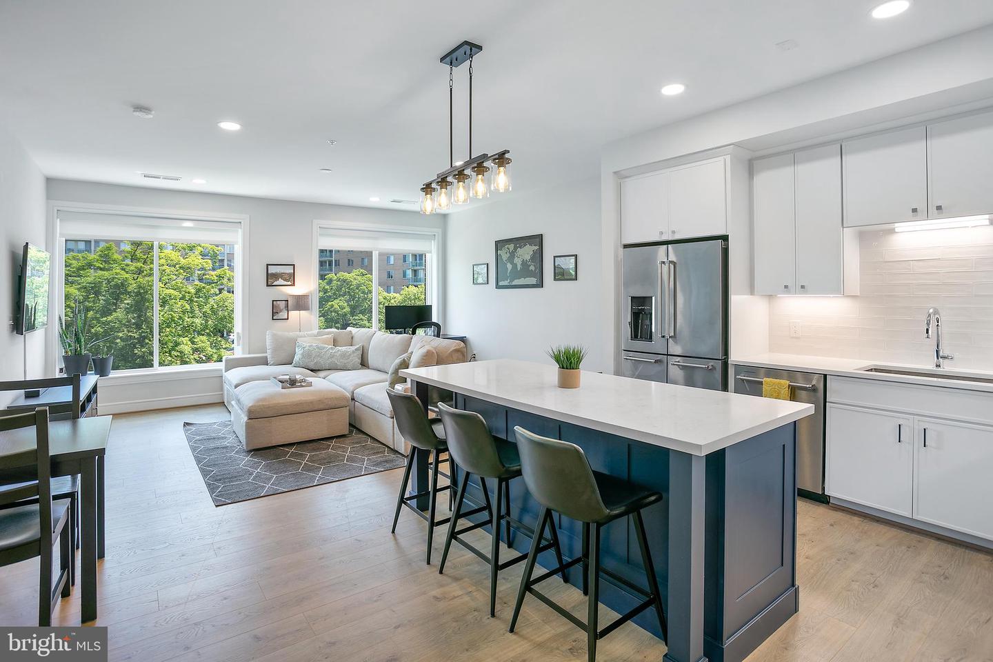 635 SLATERS LN #105, ALEXANDRIA, Virginia 22314, 1 Bedroom Bedrooms, ,2 BathroomsBathrooms,Residential,For sale,635 SLATERS LN #105,VAAX2045608 MLS # VAAX2045608