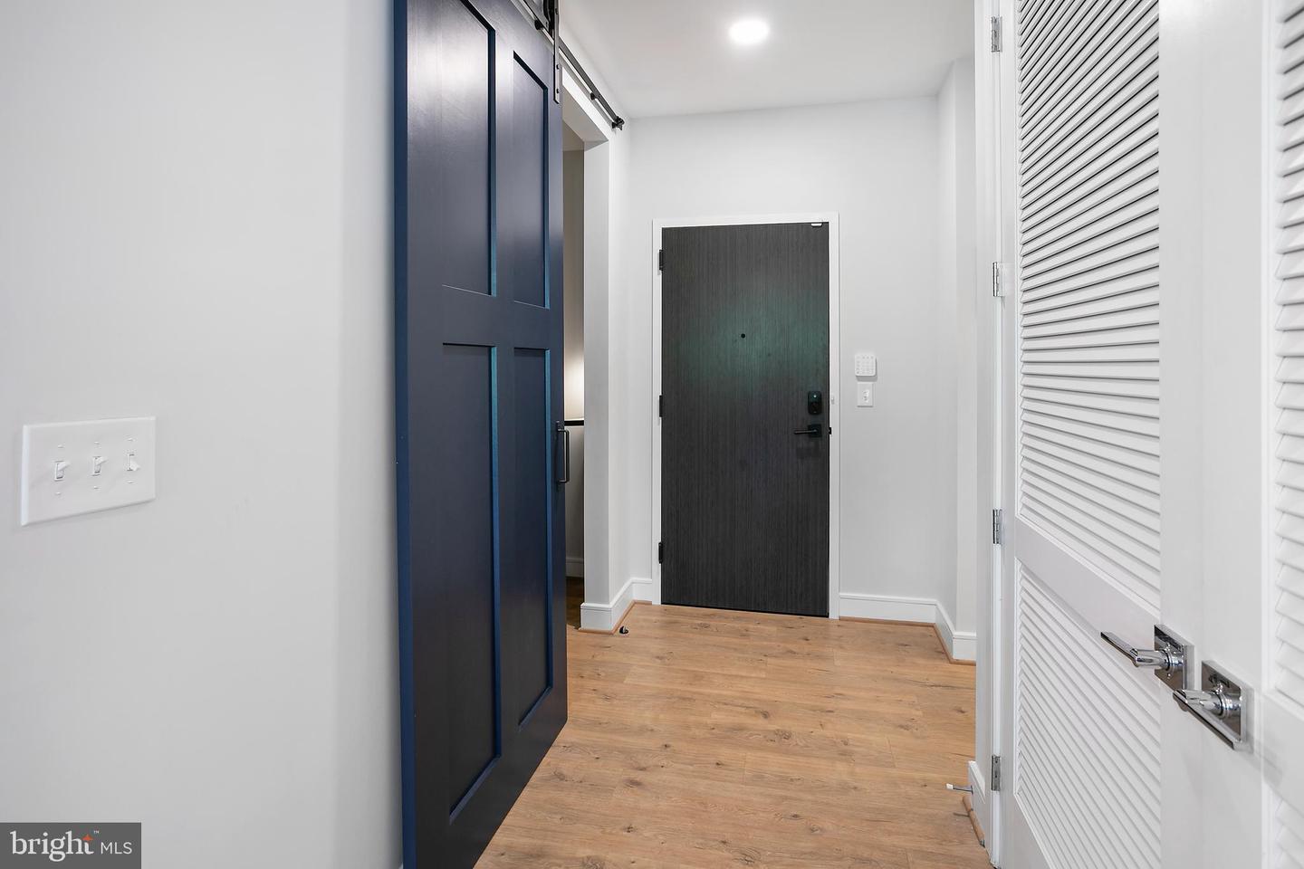 635 SLATERS LN #105, ALEXANDRIA, Virginia 22314, 1 Bedroom Bedrooms, ,2 BathroomsBathrooms,Residential,For sale,635 SLATERS LN #105,VAAX2045608 MLS # VAAX2045608