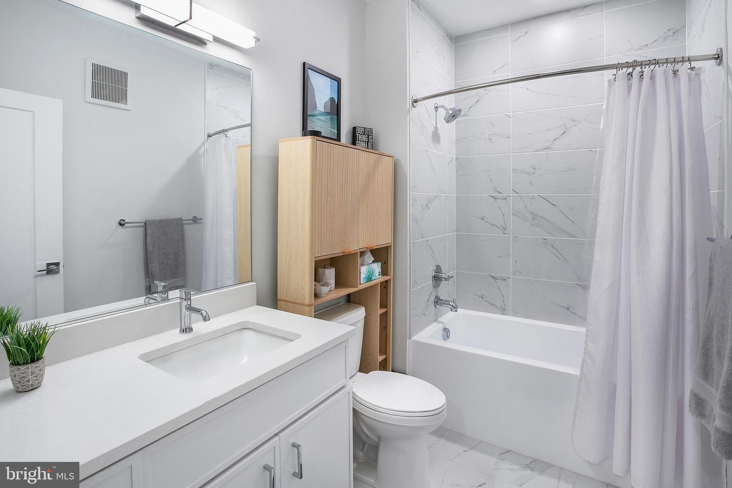 635 SLATERS LN #105, ALEXANDRIA, Virginia 22314, 1 Bedroom Bedrooms, ,2 BathroomsBathrooms,Residential,For sale,635 SLATERS LN #105,VAAX2045608 MLS # VAAX2045608