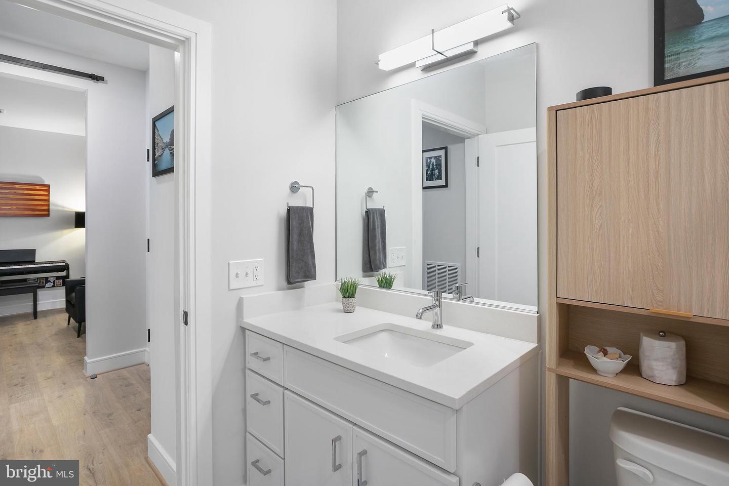 635 SLATERS LN #105, ALEXANDRIA, Virginia 22314, 1 Bedroom Bedrooms, ,2 BathroomsBathrooms,Residential,For sale,635 SLATERS LN #105,VAAX2045608 MLS # VAAX2045608