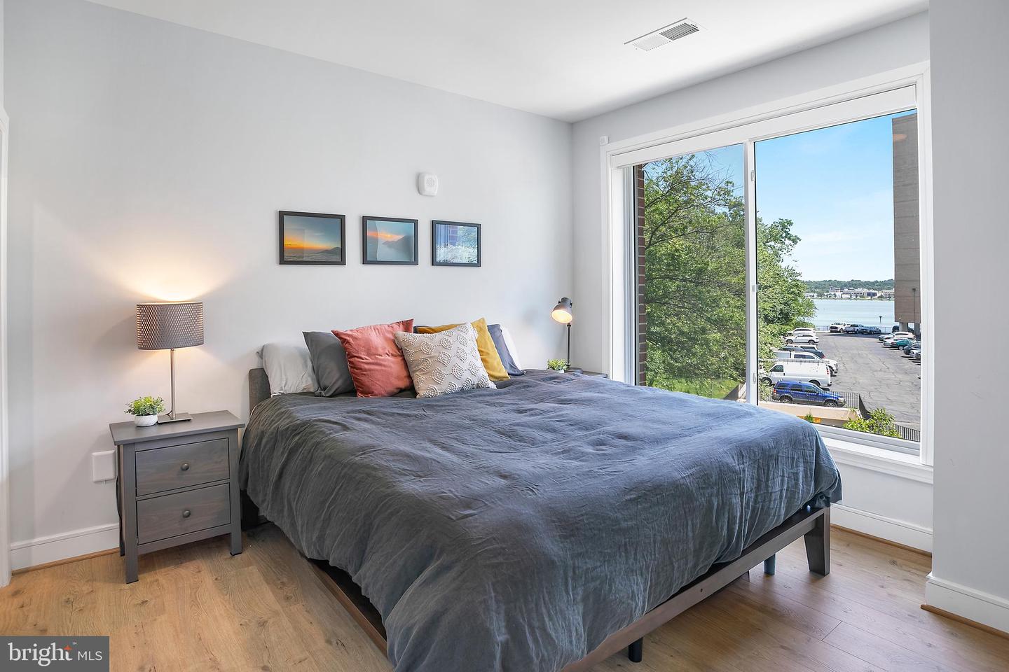 635 SLATERS LN #105, ALEXANDRIA, Virginia 22314, 1 Bedroom Bedrooms, ,2 BathroomsBathrooms,Residential,For sale,635 SLATERS LN #105,VAAX2045608 MLS # VAAX2045608