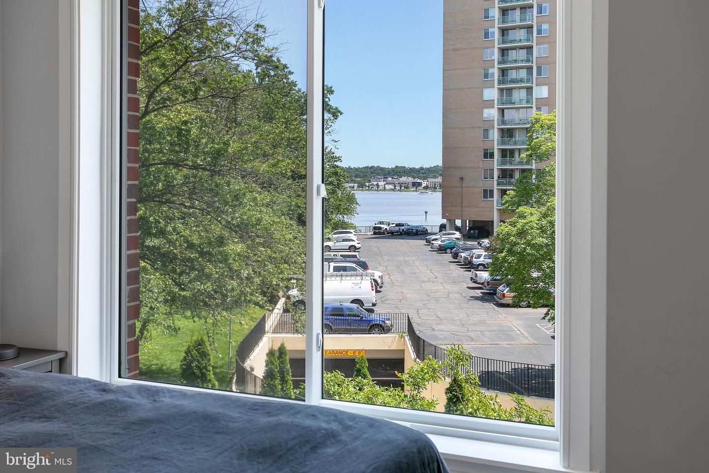 635 SLATERS LN #105, ALEXANDRIA, Virginia 22314, 1 Bedroom Bedrooms, ,2 BathroomsBathrooms,Residential,For sale,635 SLATERS LN #105,VAAX2045608 MLS # VAAX2045608