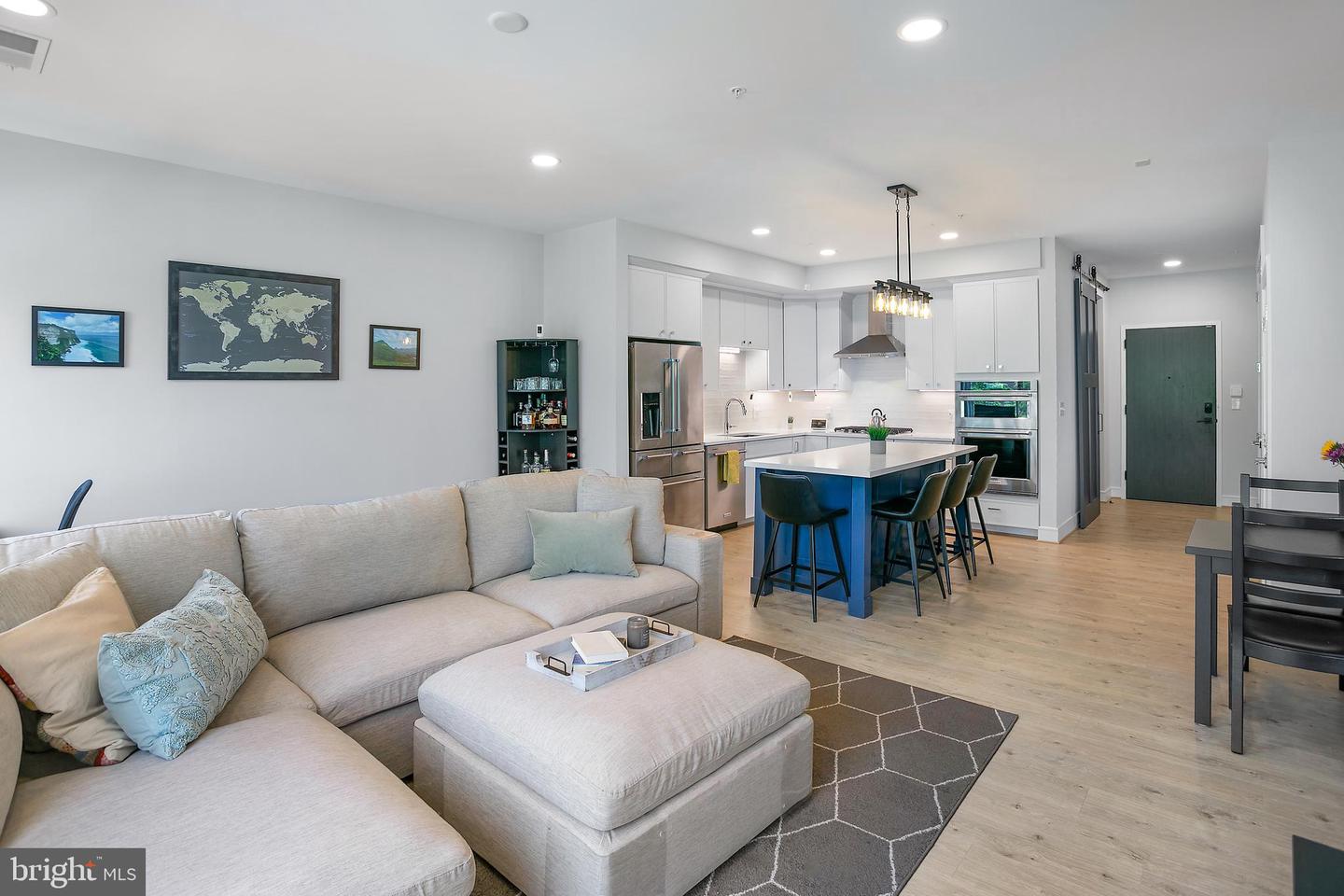 635 SLATERS LN #105, ALEXANDRIA, Virginia 22314, 1 Bedroom Bedrooms, ,2 BathroomsBathrooms,Residential,For sale,635 SLATERS LN #105,VAAX2045608 MLS # VAAX2045608