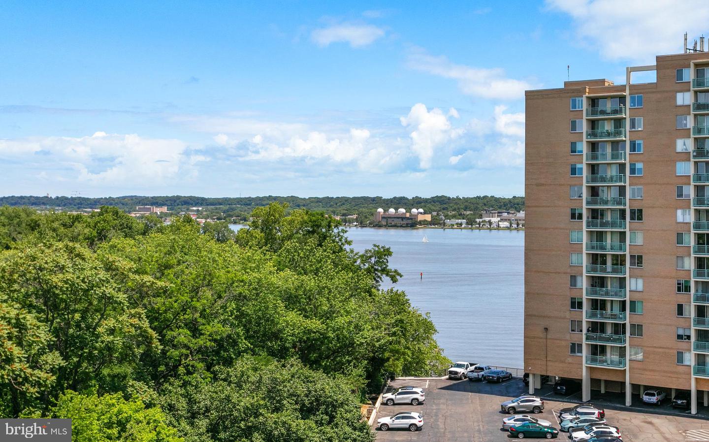 635 SLATERS LN #105, ALEXANDRIA, Virginia 22314, 1 Bedroom Bedrooms, ,2 BathroomsBathrooms,Residential,For sale,635 SLATERS LN #105,VAAX2045608 MLS # VAAX2045608