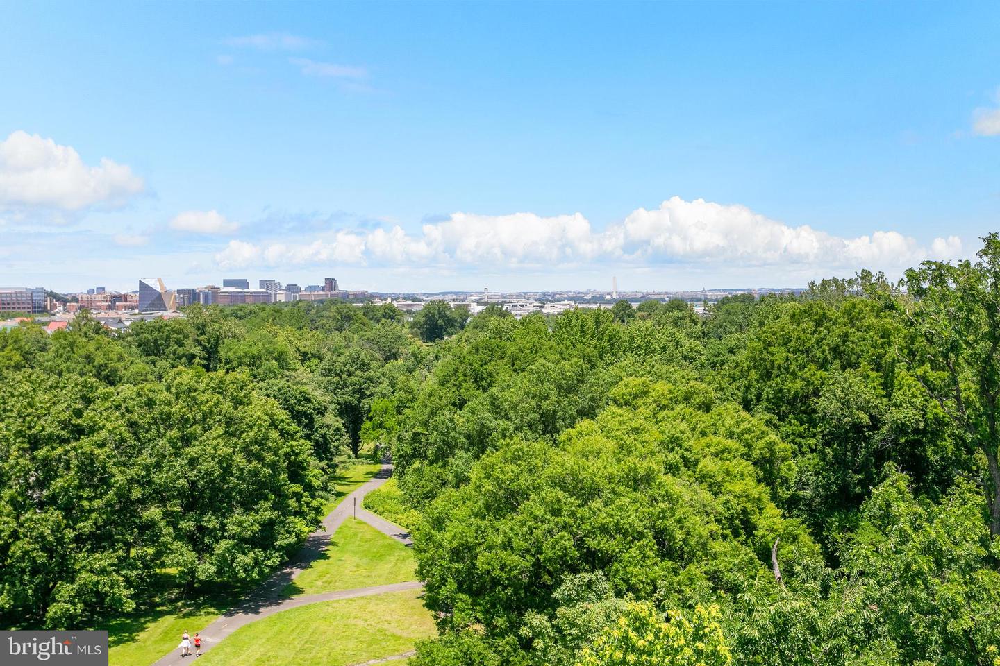 635 SLATERS LN #105, ALEXANDRIA, Virginia 22314, 1 Bedroom Bedrooms, ,2 BathroomsBathrooms,Residential,For sale,635 SLATERS LN #105,VAAX2045608 MLS # VAAX2045608