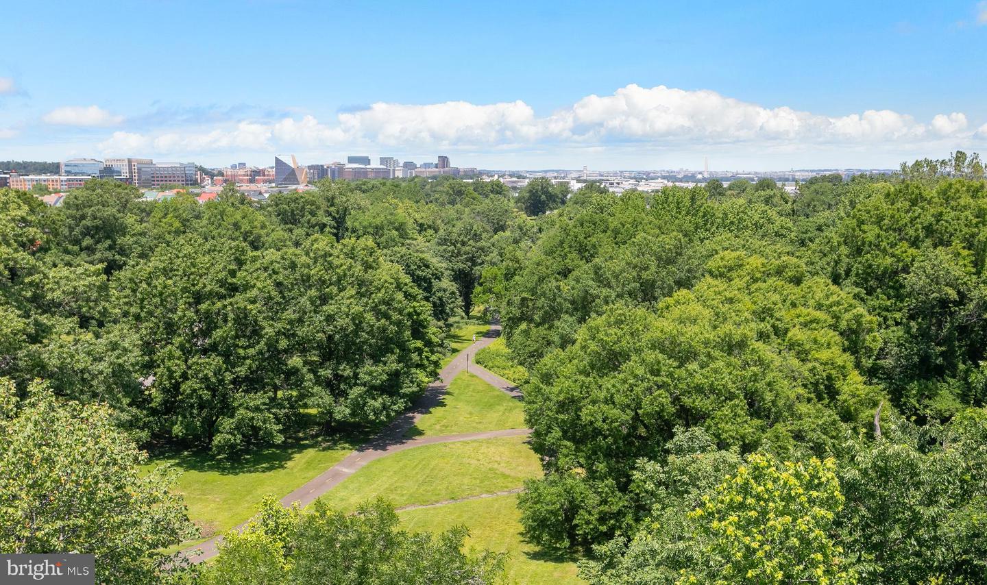 635 SLATERS LN #105, ALEXANDRIA, Virginia 22314, 1 Bedroom Bedrooms, ,2 BathroomsBathrooms,Residential,For sale,635 SLATERS LN #105,VAAX2045608 MLS # VAAX2045608
